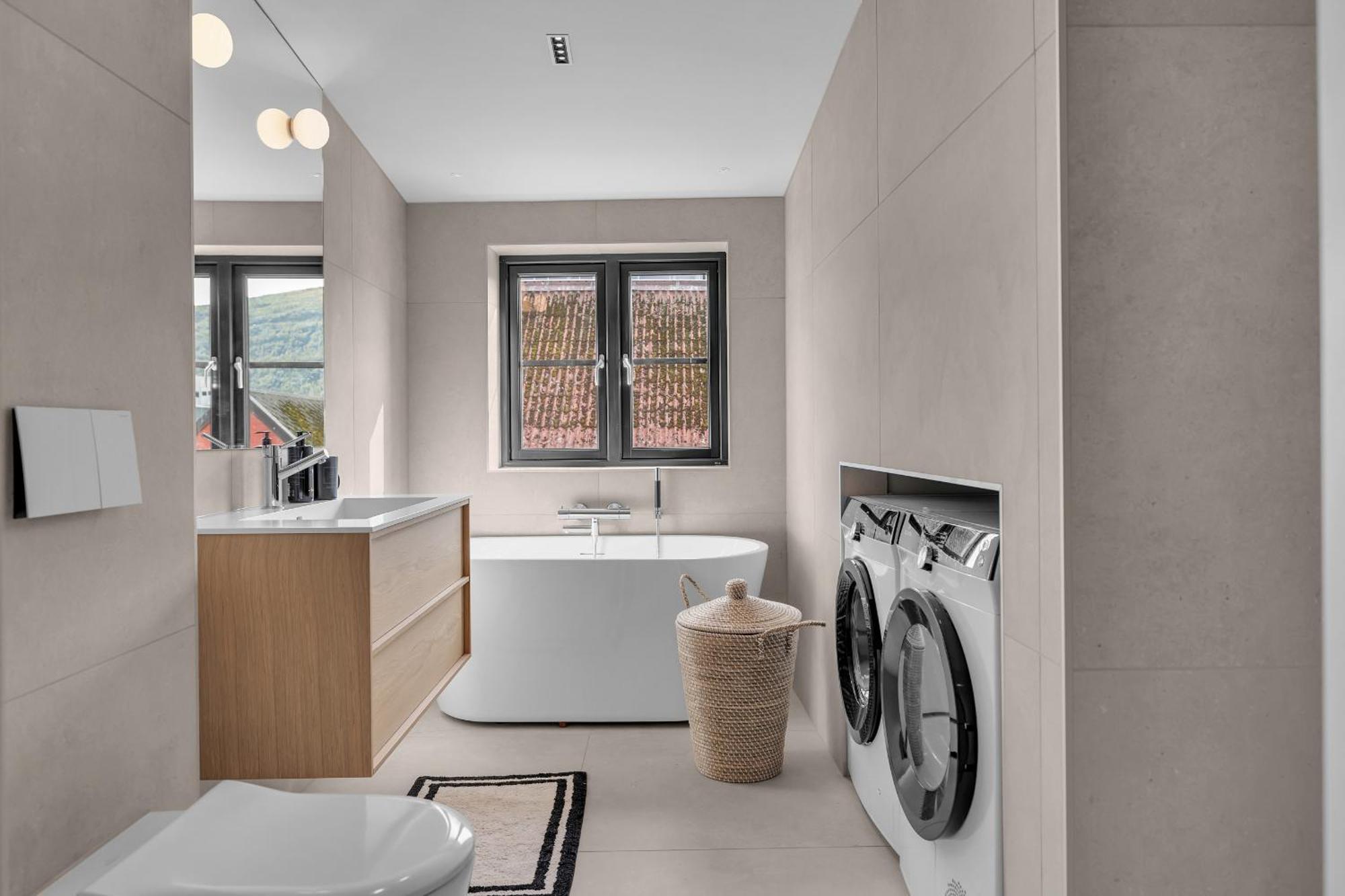 The Loft - Central Top Floor Apartment With 4 Bedrooms Тромсьо Екстериор снимка